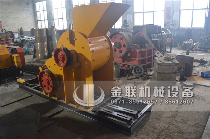 選購碎煤機(jī)用哪種機(jī)械設(shè)備好，有哪些顯著的優(yōu)勢？